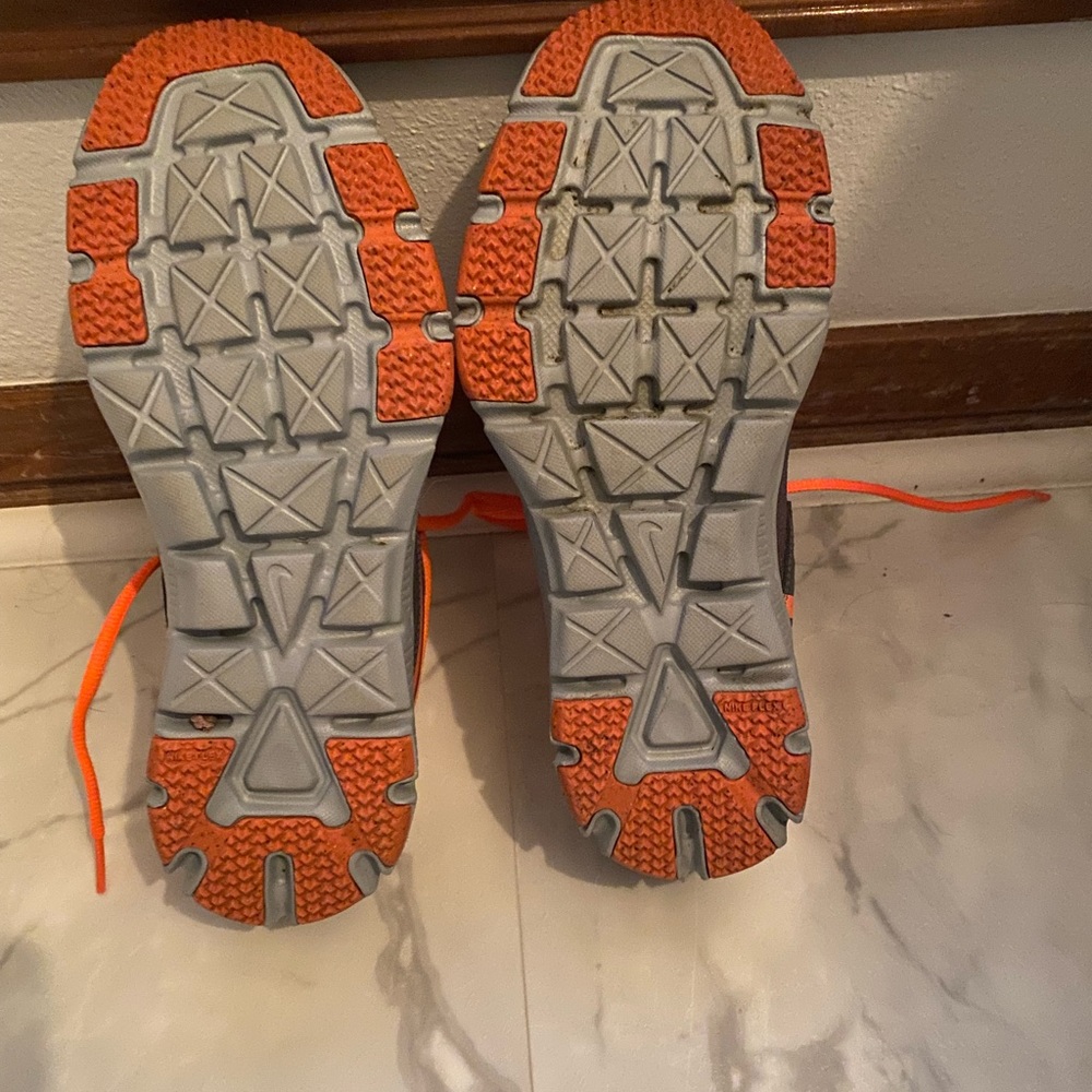 Nike Shoes - Picture 3 of 7